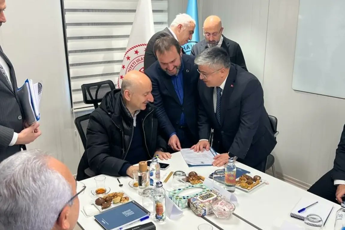 Antalya programında görüşme fırsatı bulduğumuz Ulaştırma ve Altyapı Bakanımız Sn. Adil Karaismailoğlu’dan #Akseki'miz için taleplerde bulunduk.

Sayın Bakanımıza ilgilerinden dolayı teşekkür ederiz...
<a href="/akaraismailoglu/">Adil Karaismailoğlu</a> 
<a href="/ethemtas/">Av. İbrahim Ethem TAŞ 🇹🇷</a>