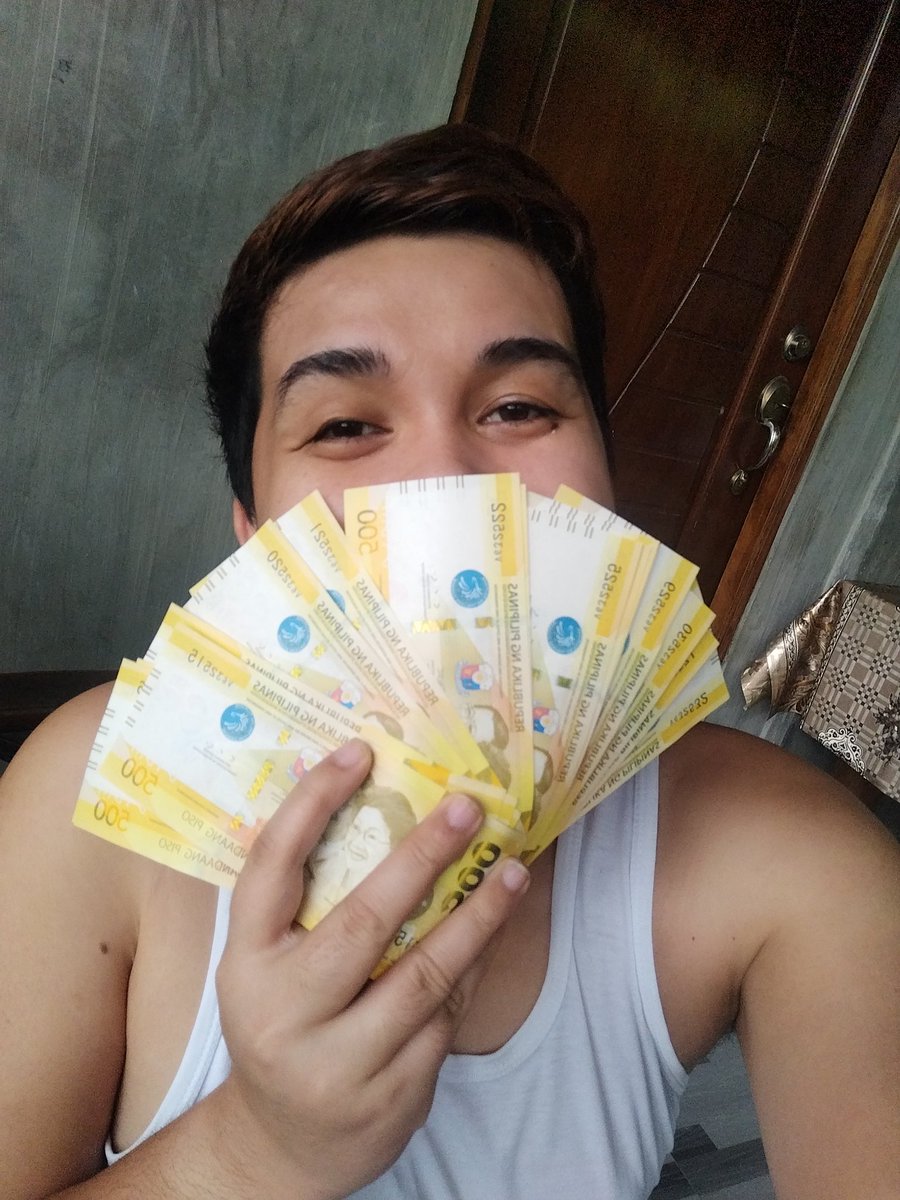 MaestroLessy's tweet photo. Sir Lester "nakatanggap na ng bonus" Cay Mercado.
#BetterThanYourFlowers 😁❤️ https://t.co/ryDt5RTBYx