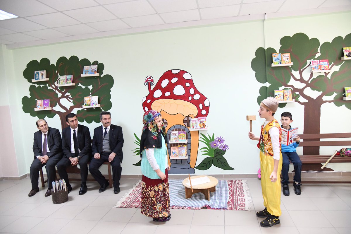 Trabzon_MEM's tweet photo. Müdürümüz Hüseyin Burak Fettahoğlu, Ortahisar Ata İlkokulunda #OkursuzKütüphaneKalmasın Projesi kapsamında yeniden düzenlenen kütüphanenin açılışına katılarak öğrenci ve öğretmenlerimizin hazırladığı etkinliklere katıldı.
@tcmeb @valiustaoglu @hbfettahoglu https://t.co/gaNkzVcv6A