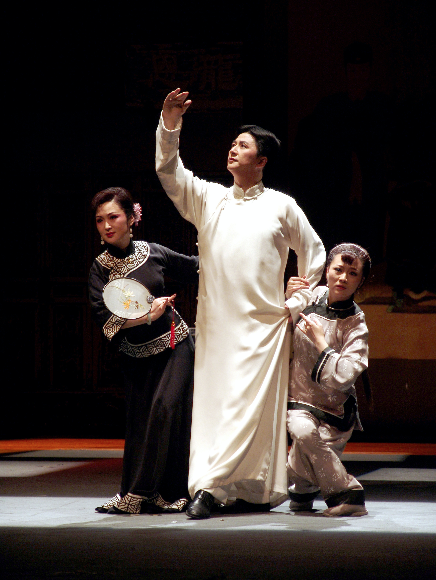 AnhuiOpera's tweet photo. 🤔What is the combination of Huangmei Opera and drama like?

🎭Anhui Huangmei Opera Theater has adapted some classic stories into #HuangmeiOpera shows. “The #Thunderstorm” combines stage play with Huangmei Opera. #AnhuiOpera https://t.co/fYF53n1B1F