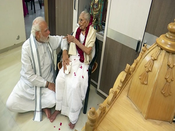 ani_digital's tweet photo. PM Modi's mother's health condition is recovering, likely to be discharged soon

Read @ANI Story | https://t.co/GkEuh9aePq
#PMModi #PMModiMother #PMModiMotherhealth #HeerabenModi https://t.co/hOj60uNfUn