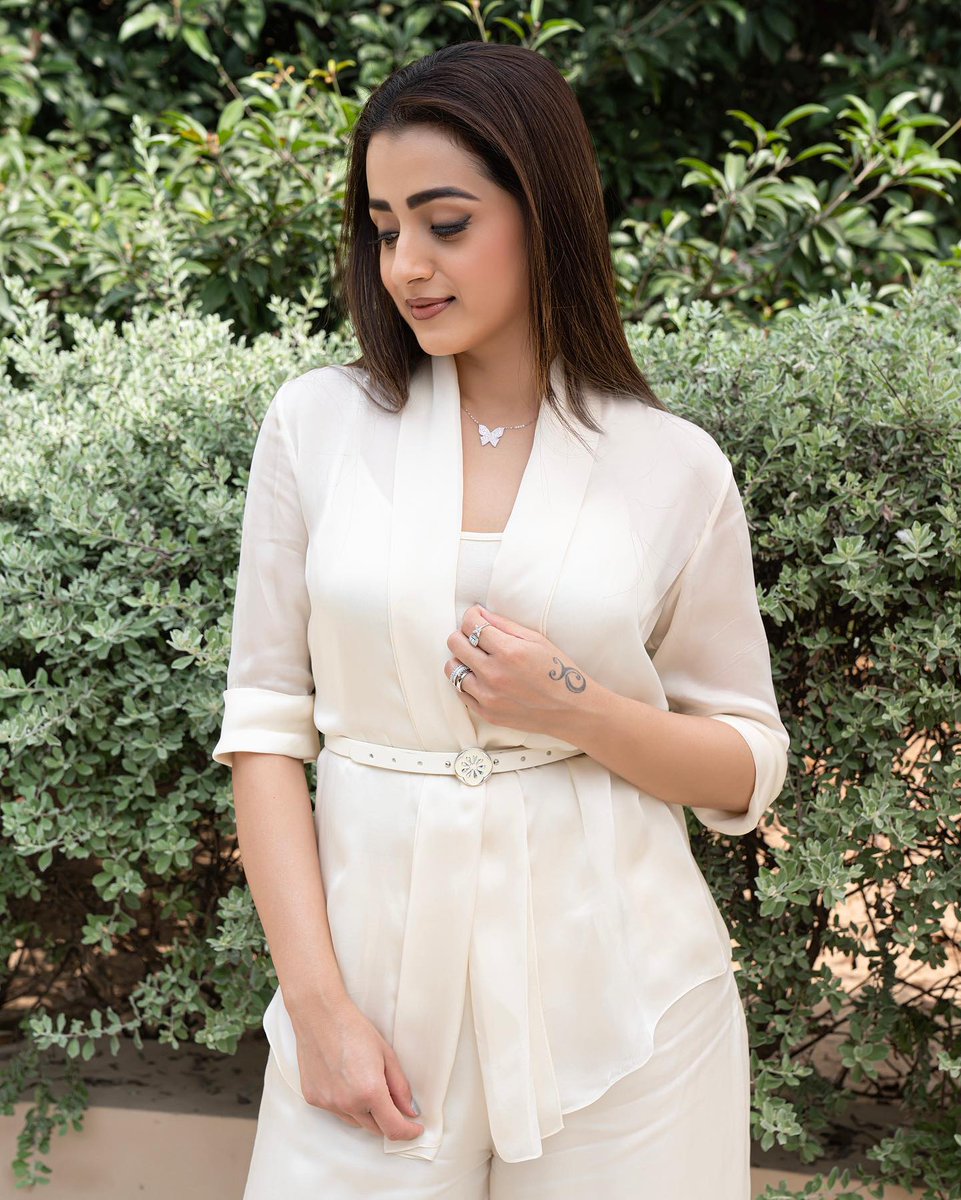 raagadotcom's tweet photo. Gorgeous 😍 Trisha 
#Trisha #TamilCinema #stunning #lovely #cute #love #actress #queen #20yearsoftrisha #trishaism #southqueen #trishakrishnan #ponniyinselvan @trishtrashers https://t.co/IKKrZsCNq7