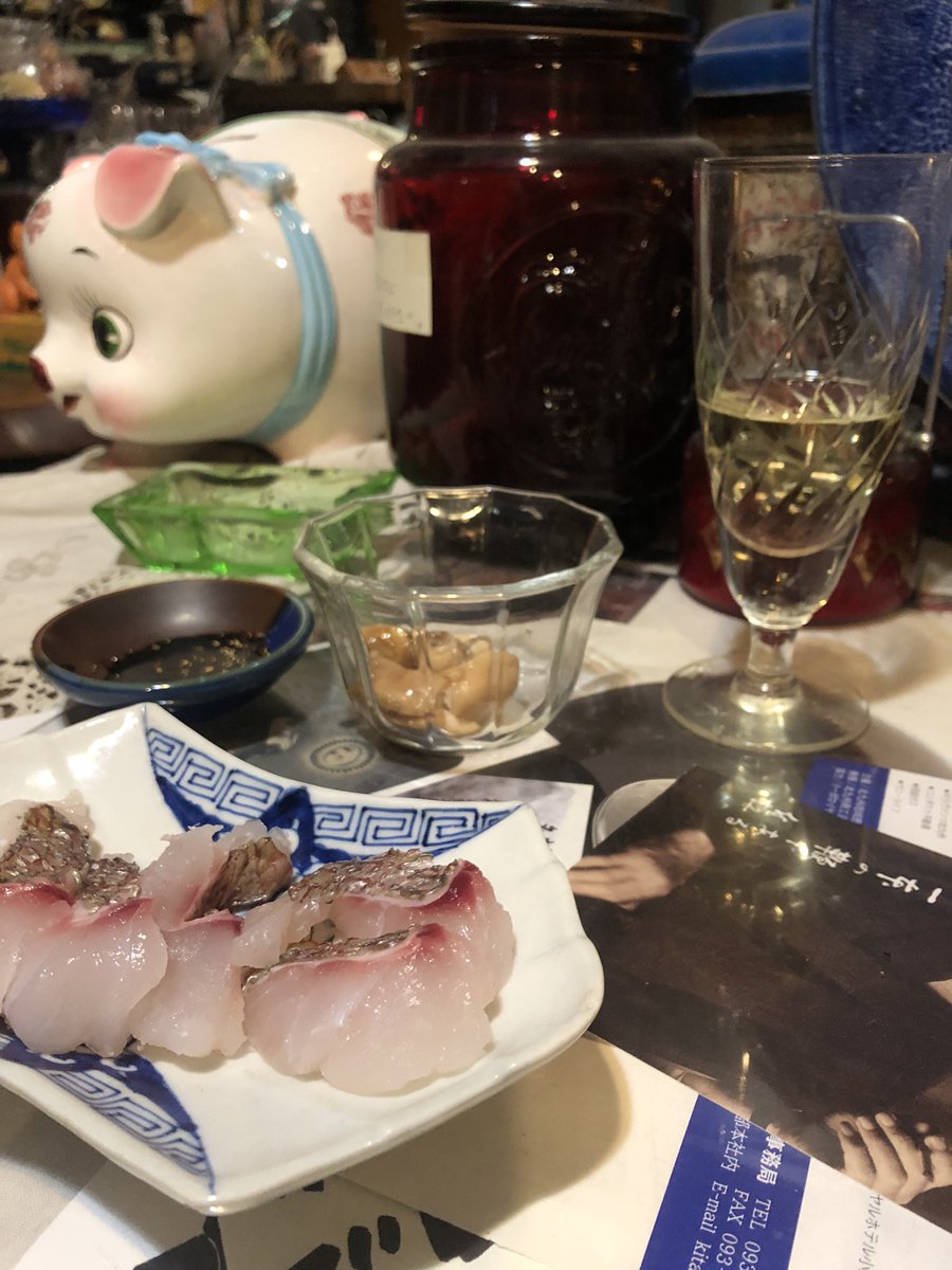 ibnkitan22's tweet photo. 鯛の刺身とマスターお手製🐟スズキの白子をつまみに白ワインで1杯🍷 大人になったなぁ(*´艸`) https://t.co/DSq1ICbRhh