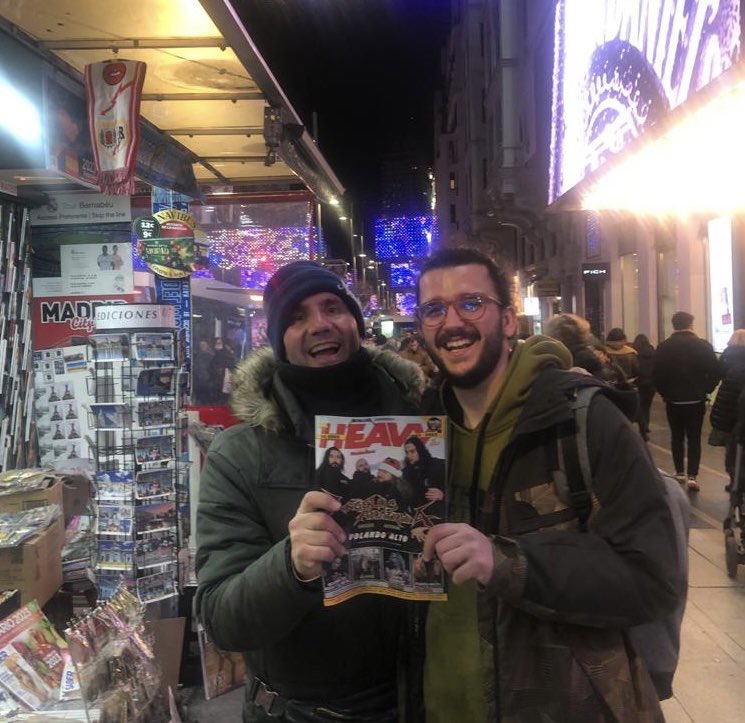 mariskalrock's tweet photo. Como el turrón regresó al Foro el cerebro “danés” Jacobo Domingo y pasó a por su “heavy” por el kiosko de Òscar pegado al Teatro Rialto en plena Gran Vía donde está siempre en primera línea.Gracias dobles. #laheavy447 #kioskosdeprensa #knowmedia #granviamadrid https://t.co/AmsJs1NO1H