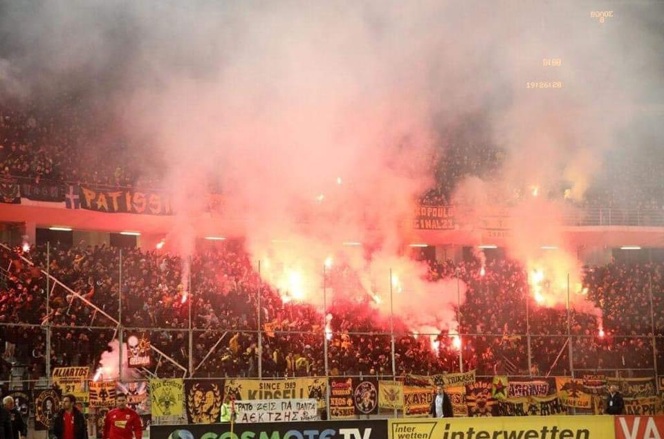 AEK_France's tweet photo. 10000 supporters de l’AEK étaient à Volos hier. Un mercredi 28 décembre. 💛💣 https://t.co/H01zcwQEqO