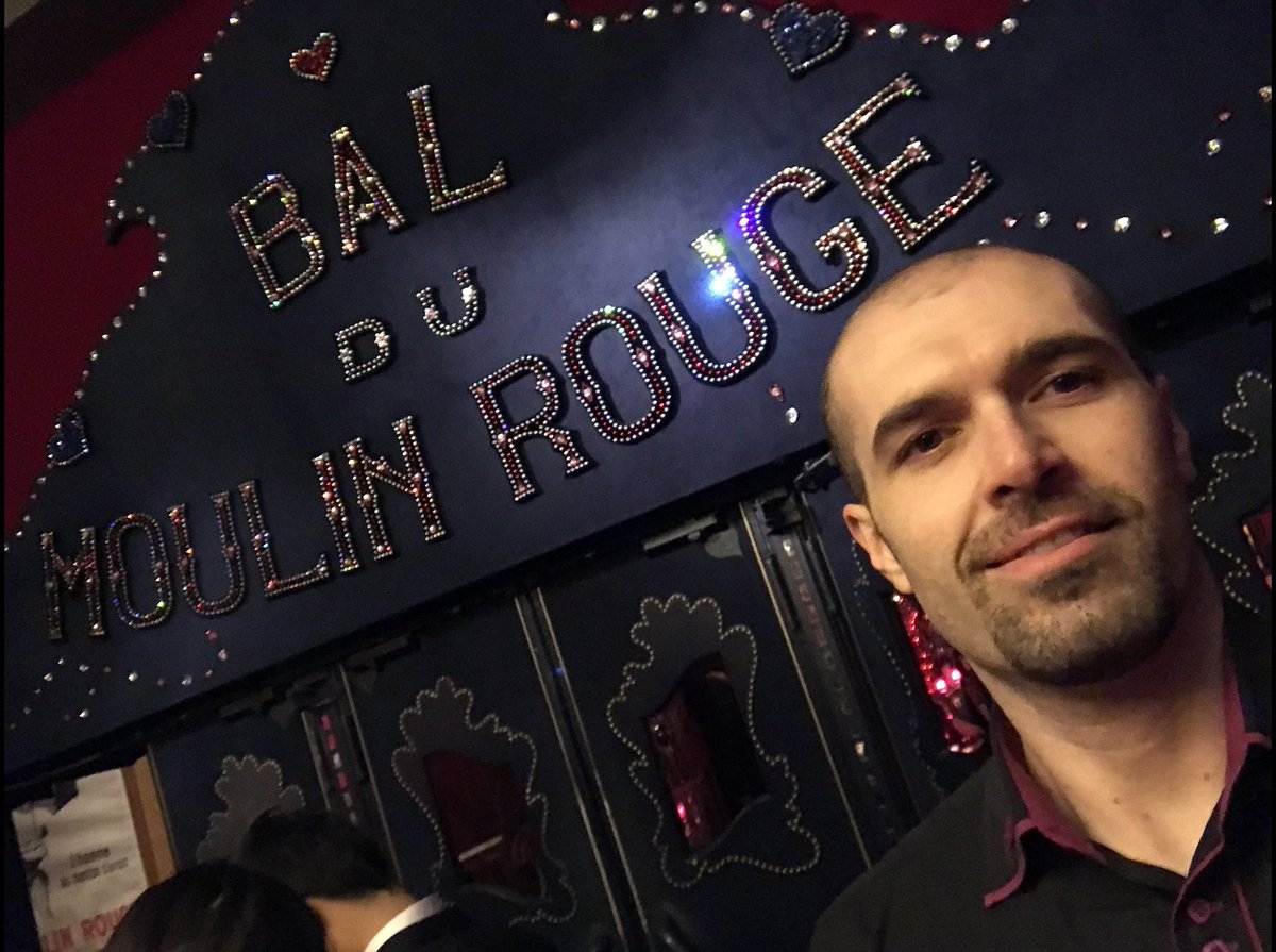 DougLanci's tweet image. Eu amo o filme Moulin Rouge, depois tive a oportunidade de conhecer ele em Paris e agora o musical! Que delícia! ❤️💄💋💃🏻 #moulinrouge #loveinred #paris #broadway