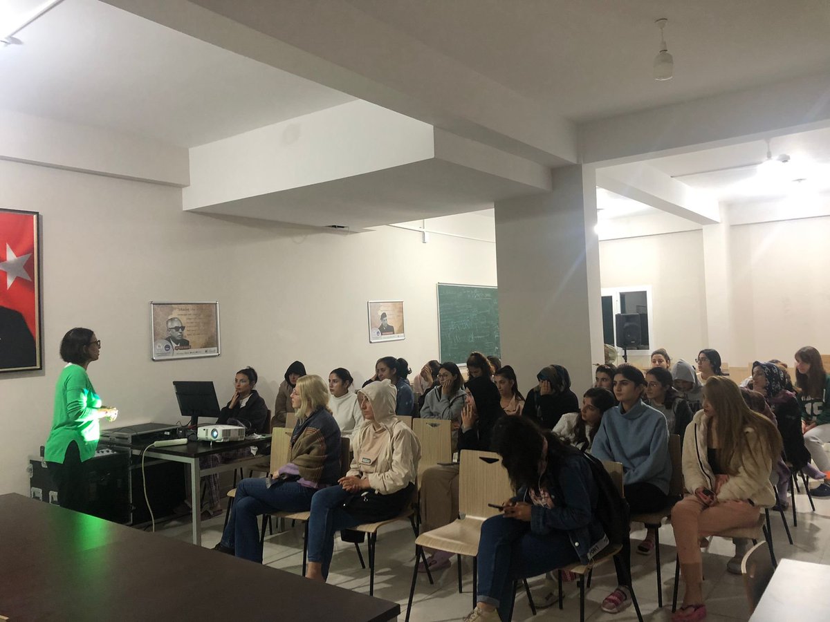 Kumluca yurdumuzun öğrencilerine, Akdeniz Üniversitesi Kumluca Meslek Yüksekokulu Öğretim Görevlisi Dr.Nimet Aydoğan tarafından Sıfır Atık ve İsraf konulu konferans gerçekleştirildi.