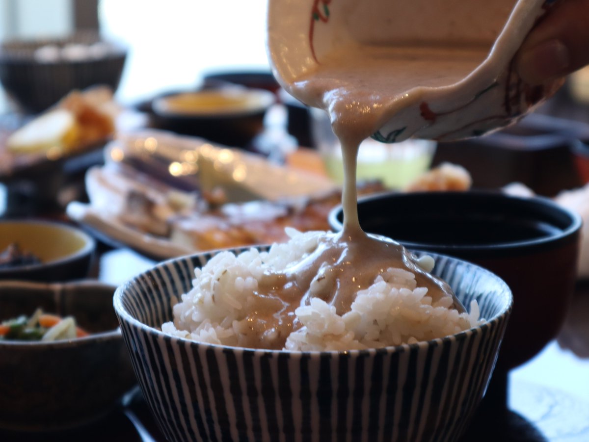 nicoplus2020's tweet photo. 📍とろろ屋
黄金自然薯を使った美味しいとろろ汁が食べられる和食屋さん🍚 粘りと風味が段違いで、麦ごはんにかけて食べれば絶品😍！ 
#二子玉川 #とろろ #和食 https://t.co/fdHP5XGl1j