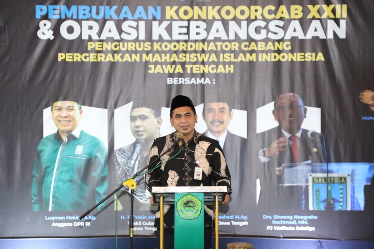 ibnuzeinkrajan's tweet photo. Gus @TajYasinMZ : meskipun selama dua tahun terakhir disebut sebagai generasi "rebahan" akibat serangan Covid-19, namun di sisi lain pandemi Covid-19 telah membawa perubahan.
#GusYasin #PanglimaSGN
#SantriGayengNusantara 
#WagubJateng #SGNtemanggung https://t.co/vsriivTQS9