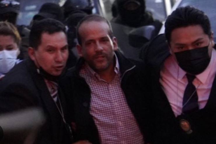 JorgeGestoso's tweet photo. 🇧🇴 El golpista Luis Fernando Camacho está bajo arresto en La Paz. Es investigado por el delito de terrorismo debido a su participación activa en el golpe de Estado a Evo Morales, en noviembre del 2019, y la posterior juramentación de la golpista Jeanine Áñez. https://t.co/45Q1onOUFa