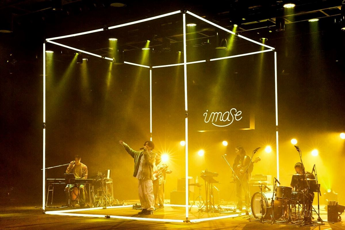 OngakuPia's tweet photo. 【ライブレポート】素晴らしいバンドメンバーとともに！imaseが初のオンラインライブ「POP ROOM」を開催
https://t.co/5EMfxDt0AP

アーカイブチケットは12月31日23時まで発売中！
#imase #POPROOM https://t.co/oOghxQE6Zv