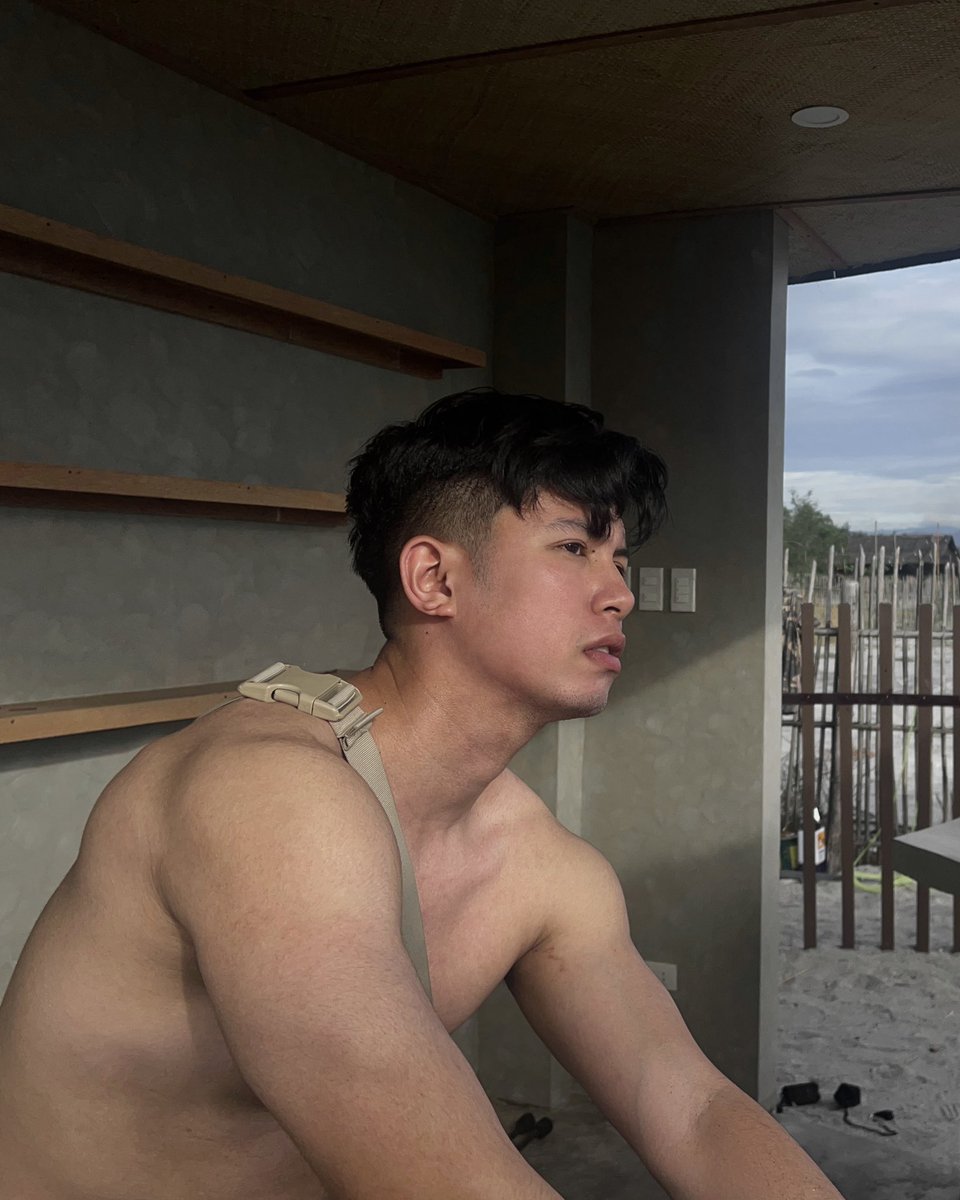 nico on Twitter "hello 911, there’s a naked man on the island."