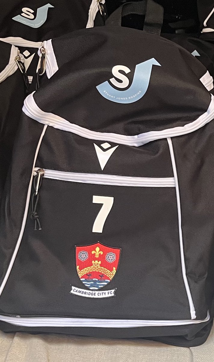 Thank you <a href="/roofingsj/">Stuart Jones</a> for our new kit bags 🙌🏻 we appreciate your support ⚪️⚫️