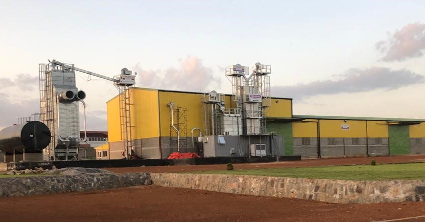 PelaCommodities's tweet photo. Proper grain storage and drying are crucial for maintaining the quality and value of your harvest. 
Invest in a reliable grain drier and storage facility to protect your grains from moisture damage and pests.  
You're also welcome to take advantage of our facility in #Soroti. https://t.co/Nwz3dxNFHO