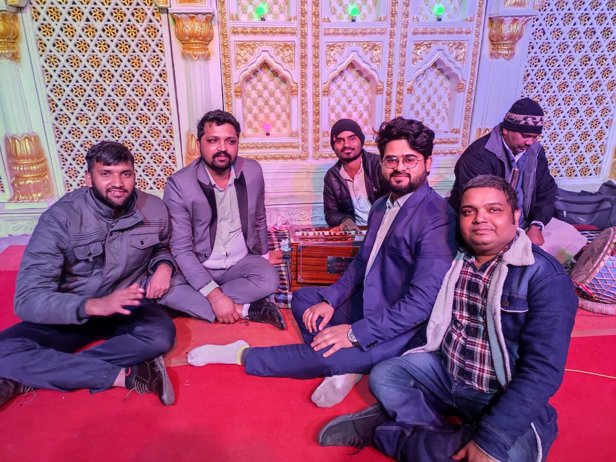 age_vert's tweet photo. Life is full of surprises and sometimes the most unexpected things happen with the best intentions. #NewYear Celebration at #ChokhiHaveli with Vert-Age Warriors. 
#HappyNew #VertageDialer #AutoDialerSoftware #bestautodialersoftware #autodialersoftwareformobile #autodialersoftware https://t.co/KdZlw82TPJ