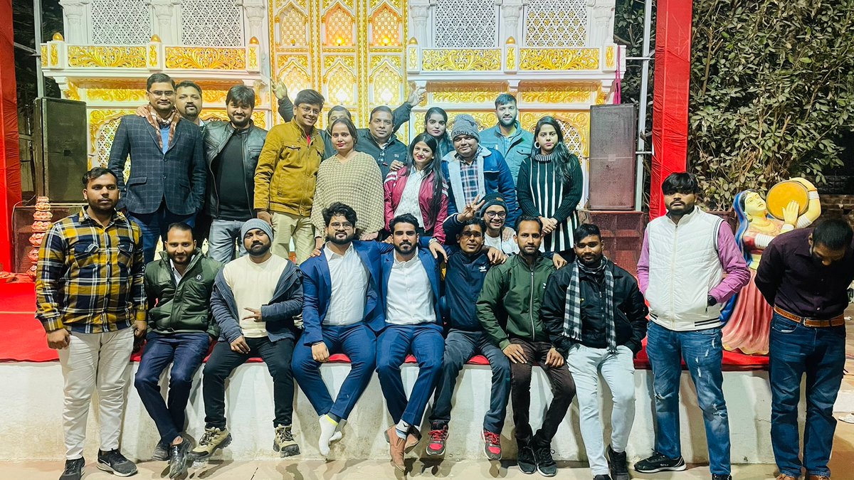 age_vert's tweet photo. Life is full of surprises and sometimes the most unexpected things happen with the best intentions. #NewYear Celebration at #ChokhiHaveli with Vert-Age Warriors. 
#HappyNew #VertageDialer #AutoDialerSoftware #bestautodialersoftware #autodialersoftwareformobile #autodialersoftware https://t.co/KdZlw82TPJ
