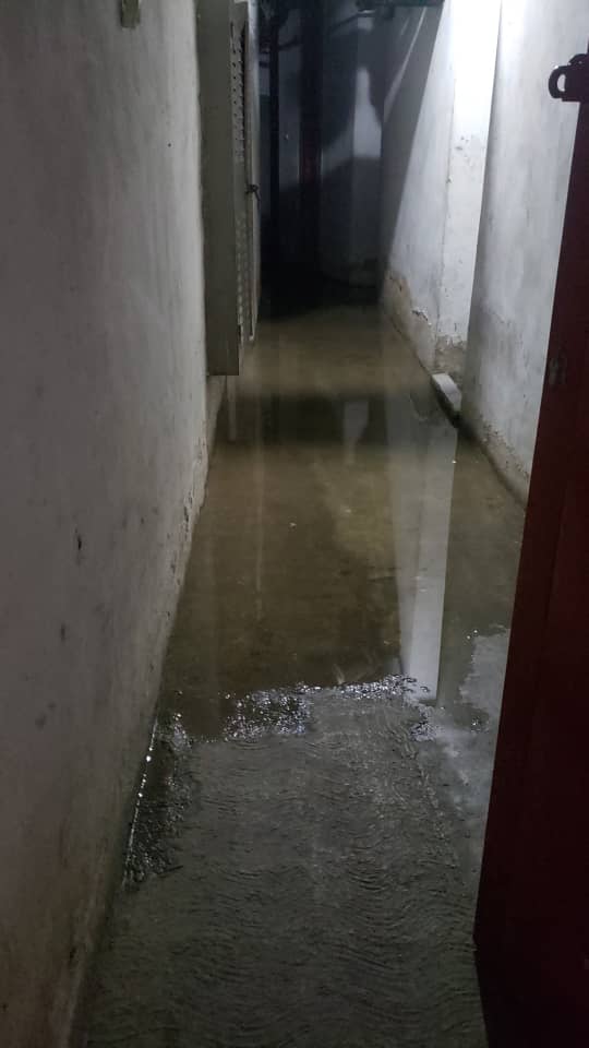 midulcecreacion's tweet photo. @El_Noticiero Hacemos un llamado nuevamente a Hidrocapital para que traiga el taladro a la Urb. Juan Pablo II de parque6 Montalban tenemos todo diciembre con los estacionamientos, maleteros y los ascensores inundados de agua no esperemos a un desastre mayor es una bomba de tiempo https://t.co/pZD9SSAFwR
