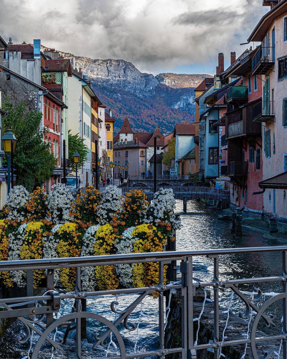 Meteoalacarte's tweet photo. #LeSaviezVous ? Autrefois, Annecy fut la résidence des Comtes de Genève au XIIe siècle. 👀

📸 @DeeDjii_ 

#MALC @France3tv @tourismeannecy @jaimeannecy @lavieannecy @SavoieDepart @Dep_74 @HauteSavoieT @auvergnerhalpes @TourismePros https://t.co/JUsDnlAmTN
