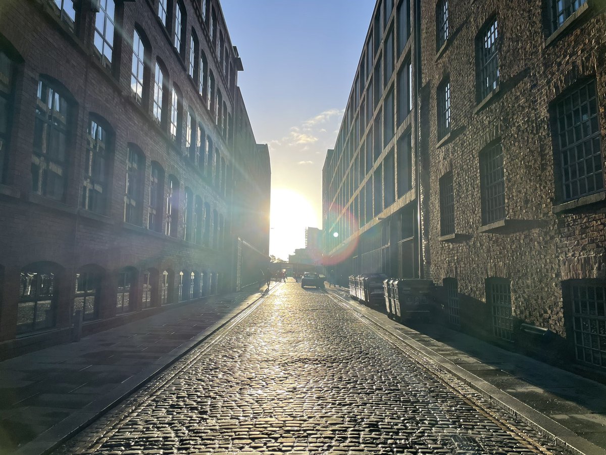 salfordrev's tweet photo. Morning all! It’s a lovely morning but what day is it? #inbetweentime https://t.co/HdaagSQdVu