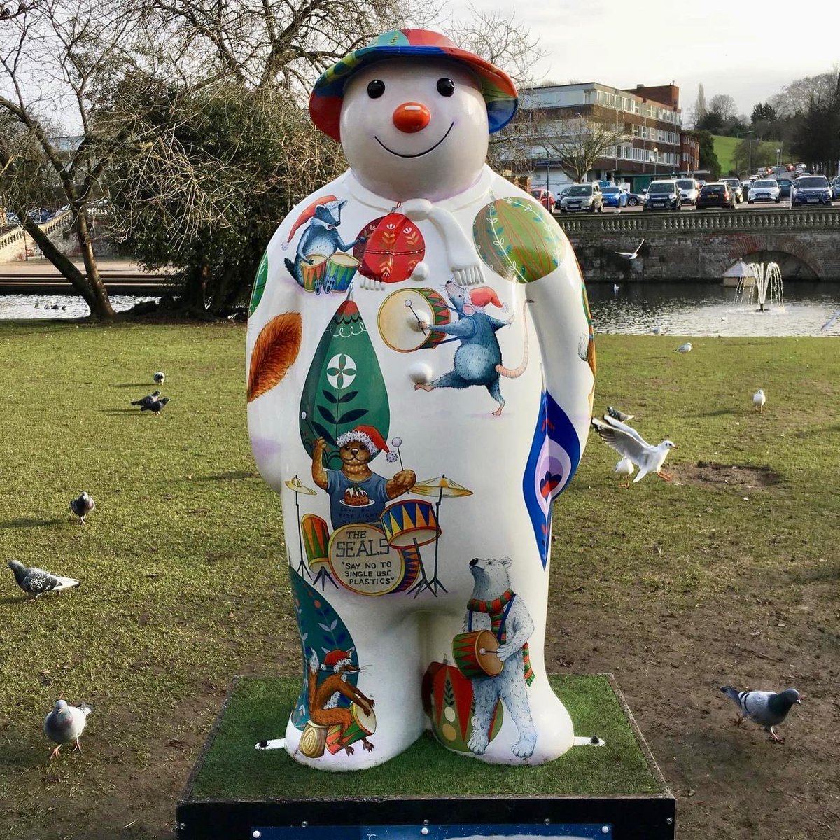 StagWalkers's tweet photo. ⛄️The real ones may have melted away but we enjoyed The Snowman sculpture trail in Hitchin on Tuesday!

🥾Thanks to Al for leading 17 @RamblersGB on our final walk of 2022, including a wander through Oughtonhead Common nature reserve

#ramblers #hertfordshirewalks #hitchin https://t.co/ptVlxdVQLT