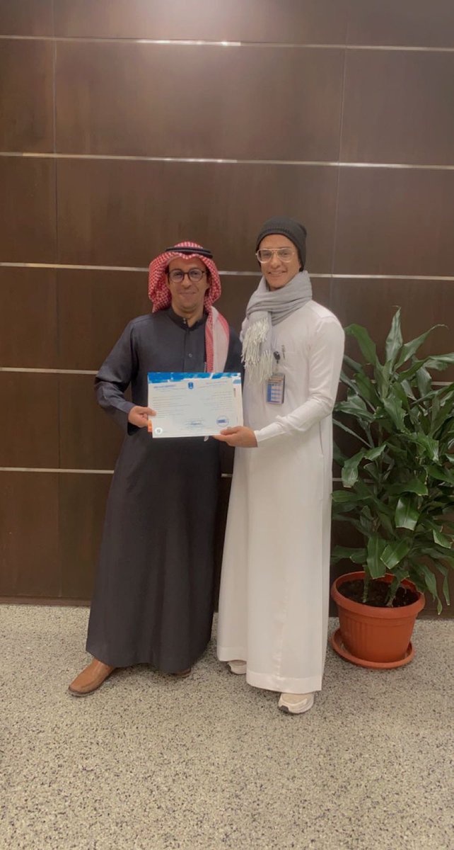 waleedMalshehi's tweet photo. سُعدت اليوم بمقابلة الطلاب الأعزاء محمد الطويرش ومحمد الرقيب الي حضروا للكلية اليوم لإستلام وثائق إتمام متطلبات درجة البكلوريس في التمريض .. الف مبروك وموفقين بحول الله حبايبي .. شاكر لكم الي شرقتوني وخصيتوني بهالصور التذكارية 🌹🌹 https://t.co/XLQcD4om9A