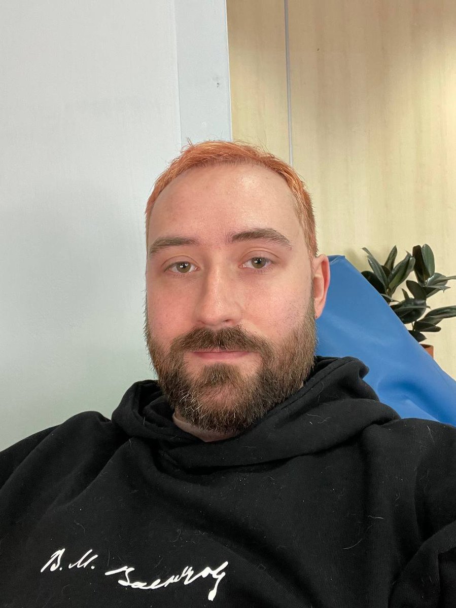 erolatex's tweet image. Я в начале 2022 года дома / Я в конце 2022 года на работе