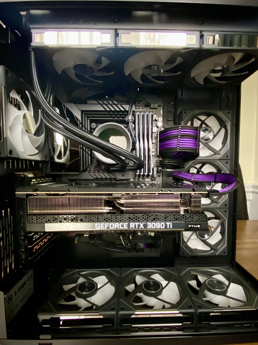 OjPlayerOne's tweet photo. Thanks @CableMod #cablemod https://t.co/r4SphBkFSd