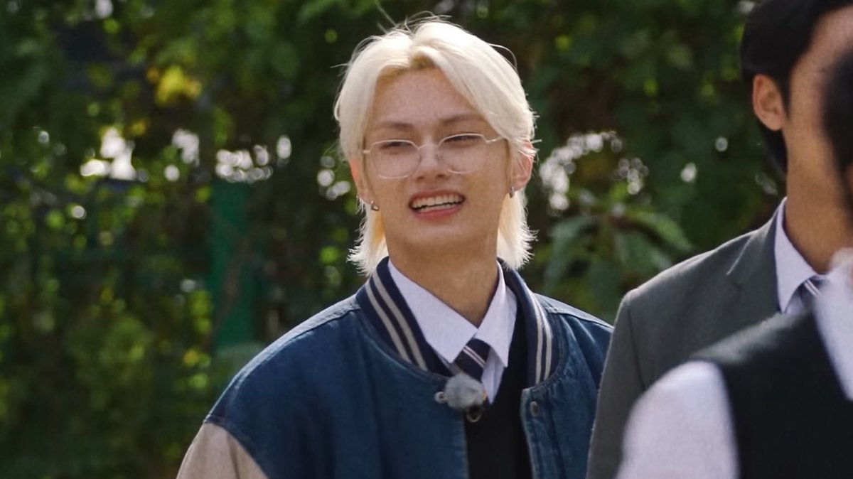 218cypher's tweet photo. “you attract what you fear” OOOOHHHHH IM SO SCARED BLONDE JUNHUI WITH PONYTAIL AND SPECSSS OOOUUHHH 😨😨😨 https://t.co/rPDN7xGbdq