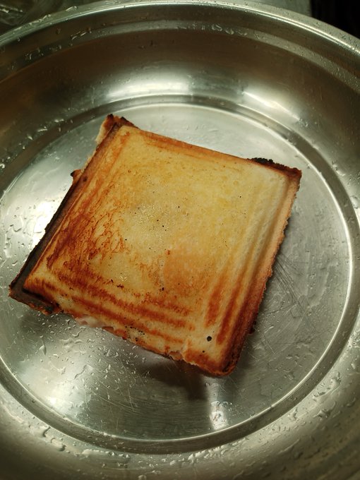 I think I have one of the only proper, stove top, single jaffle irons in China. The electric and double<a href="/tag/bettybubbletrike"class="tags"><span>#bettybubbletrike</span></a>