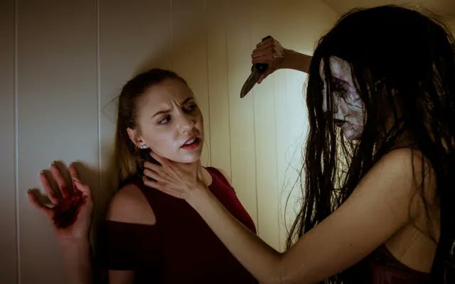 AngusKohm's tweet photo. Holiday Hell (2019) by #JeremyBerg #DavidBurns #JeffFerrell #JeffVigil
w/#JeffreyCombs
A woman enters a curiosity shop looking for a last-minute Christmas gift where the mysterious shopkeeper tells her the horrific stories behind four different objects.
#Xmas #Horror #Anthology https://t.co/XDRTZNwLxd