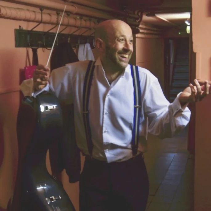 AAACoinma's tweet photo. Mariano Rivas (p 1989) dirigirá el concierto de año nuevo de Gijón al frente de la orquesta Mercadante en el teatro Jovellanos. Fotografia: El Comercio https://t.co/HAPOS6SSzI