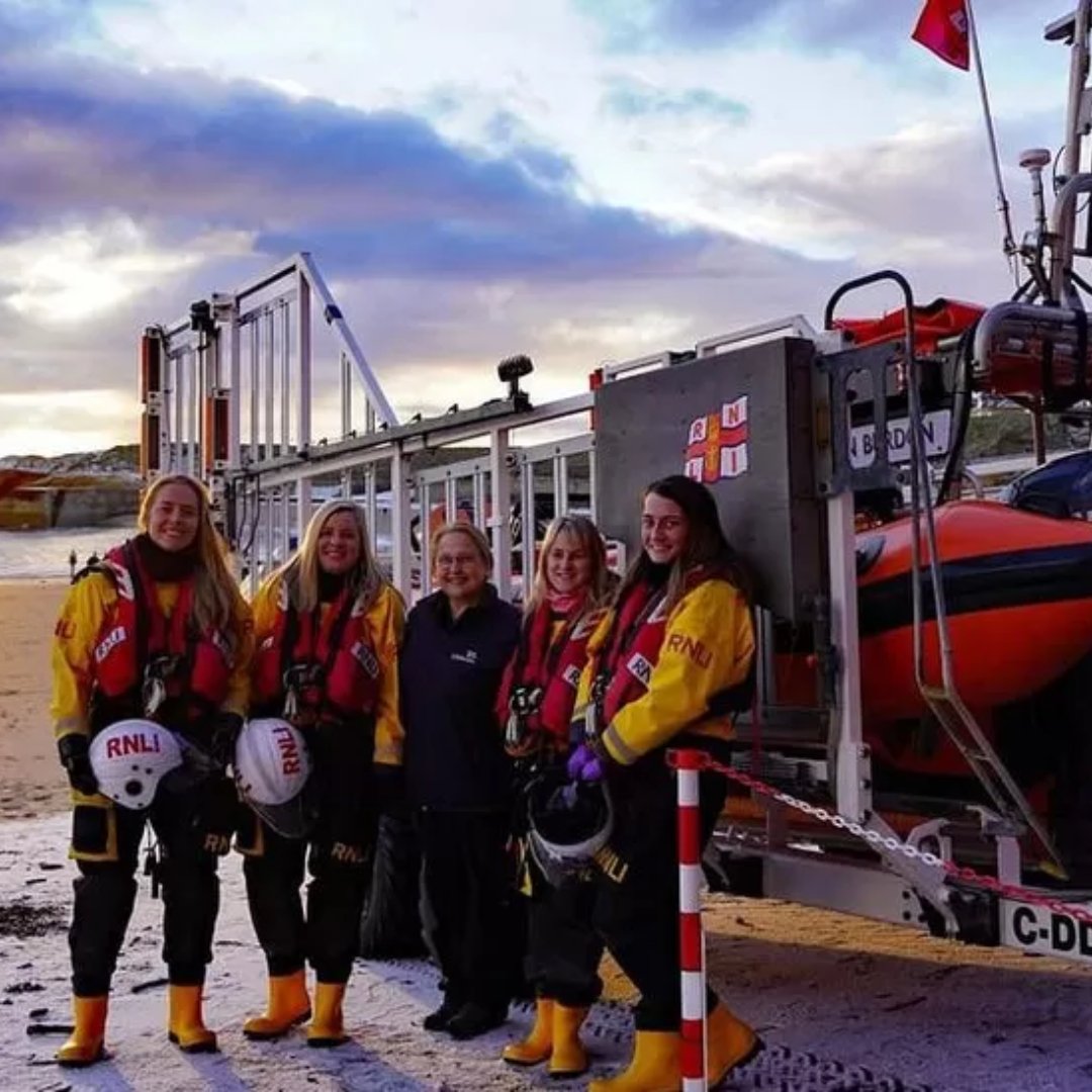 RNLI's tweet photo. It's history in the making for @CullercoatsB811 as their first all female crew raced to the rescue. Anna, Hannah, Rose &amp; Sarah had their inaugural launch authorised by Kay - meaning that all operational and management roles were undertaken by women. 🙌

#RNLI #GirlPower https://t.co/tOaJLfb27c