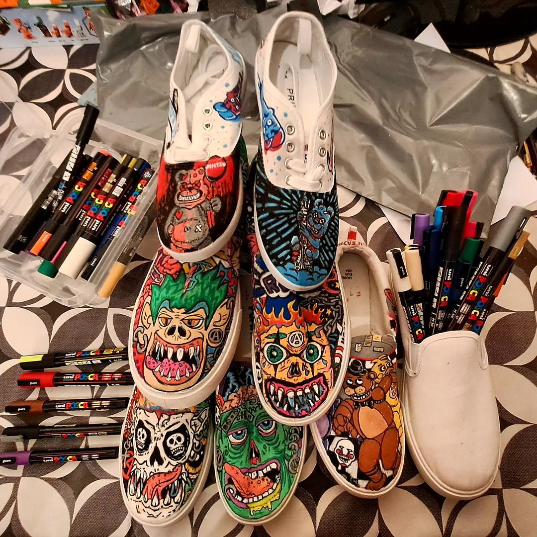@lockdowncomicbookcompany show the endless possibilities of a blank canvas for these custom shoes! It’s so hard to pick a favourite, but which one is yours? 🤔 #CustomShoes #CustomSneakers #CustomKicks #POSCAshoe #POSCAshoes #Customize