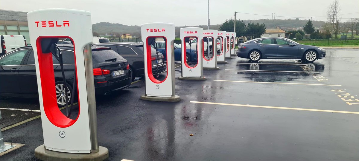 richardslopes83's tweet photo. Xinzo de Limia ⚡️ 🔌 🚘  SuC V3 aberto 🙌

©️J Campos

Obrigado @Tesla 

@ClubTeslaES @Alandbru @jangel_13 @mmrdeveloper @luis_anxo 
#Tesla #Galicia https://t.co/wWRaRCFVlV