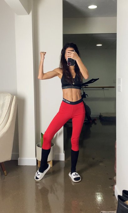 Drop the 💪🏼 emoji if you&rsquo;re working on keeping your body healthy and strong 💪🏼 https://t.co/qILbKgDl<a href="/tag/lingerieoftheday"class="tags"><span>#lingerieoftheday</span></a>