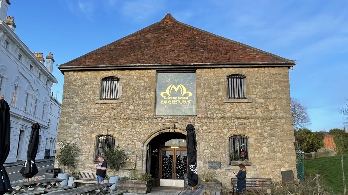 Boanz62's tweet photo. Best micro brewery pub this year! 👍🍻#TheDancingMan https://t.co/WCEm7rLbUG