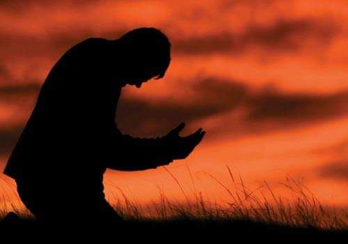آج جمعے کی مبارک رات کے صدقےاللّٰہ تعالیٰ سے ایک دعا کرتے ہیں 🤲___ 
اے اللّٰہ تو اپنےقدرت کے صدقے غریبوں، مفلسوں،ناداروں مسکینوں اور یتیموں کی مشکلات دور فرما۔
یا اللّٰہ جتنےبھی قرض دار ہیں انکوقرضےکی ادائیگی کاوسیلہ و توفیق عطافرما ہر مسلمان کی عزت سلامت رکھ۔آمین یارب العالمین
