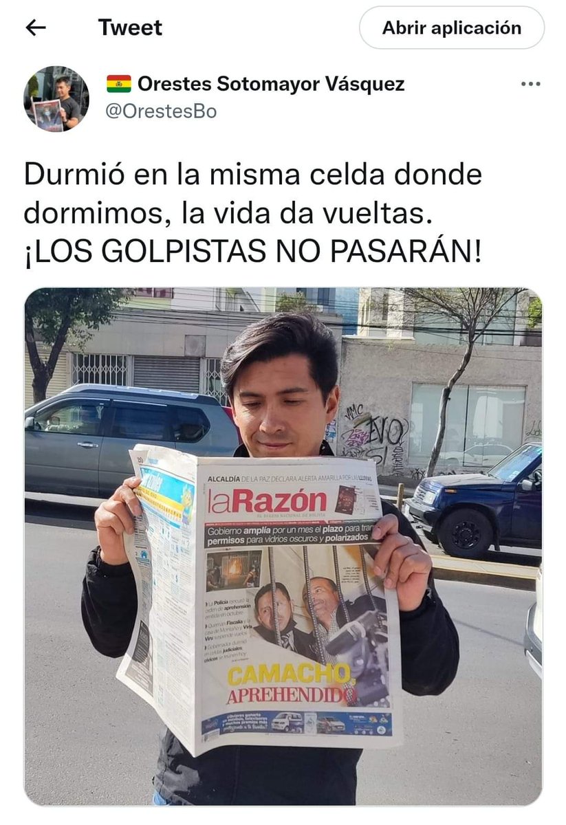 Mar78112838's tweet photo. #Bolivia 🇧🇴
#LasRedesHablan 🗣️
#Vistazos 👁️
Ex detenido por la dictadura ironizó sobre la detención de Camacho “La vida da vueltas” dijo Orestes, quien, como muchos militantes del MAS, fueron detenidos y durmieron en celdas por denunciar el golpe de Estado. https://t.co/hjV92fYSAx