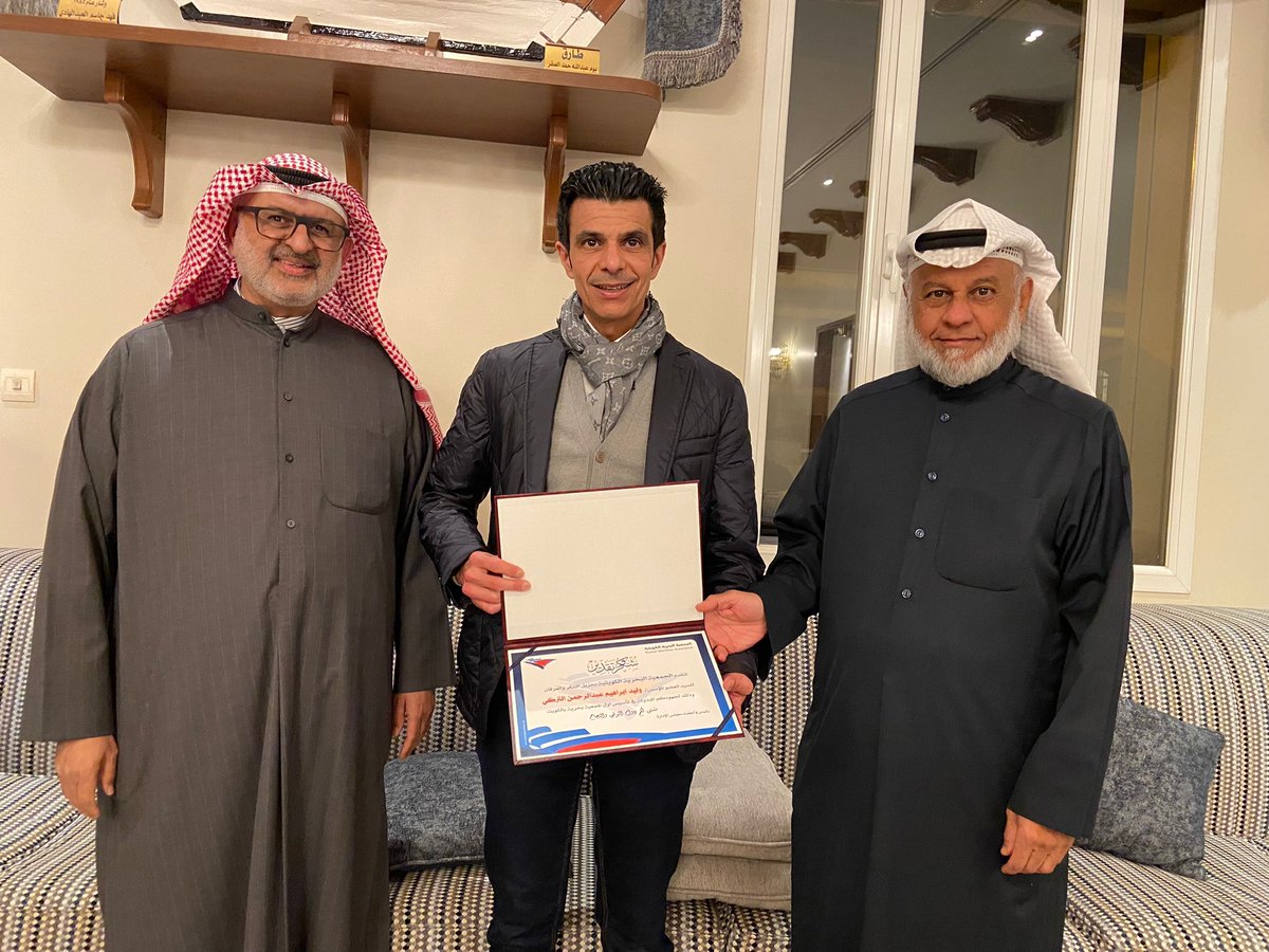 KWTmaritime's tweet photo. كرمت الجمعية البحرية الكويتية يوم الاربعاء الموافق 28/12/2022 الاعضاء مؤسسين للجمعية البحرية الكويتية …. وقام رئيس الجمعية بتوزيع شهادات تقدير علي المؤسسين https://t.co/qzUTqpQxEW