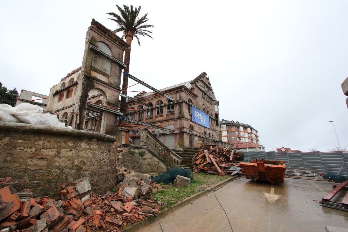 Pablo_Zuloaga's tweet photo. Las obras del Palacio Jaime del Amo en Suances avanzan a buen ritmo. Recuperamos el valor artístico de una edificación emblemática del municipio, abandonado durante décadas, para llevar la cultura a todo el territorio y convertirlo en un nuevo referente de Cantabria. https://t.co/UYHaPwKgrU