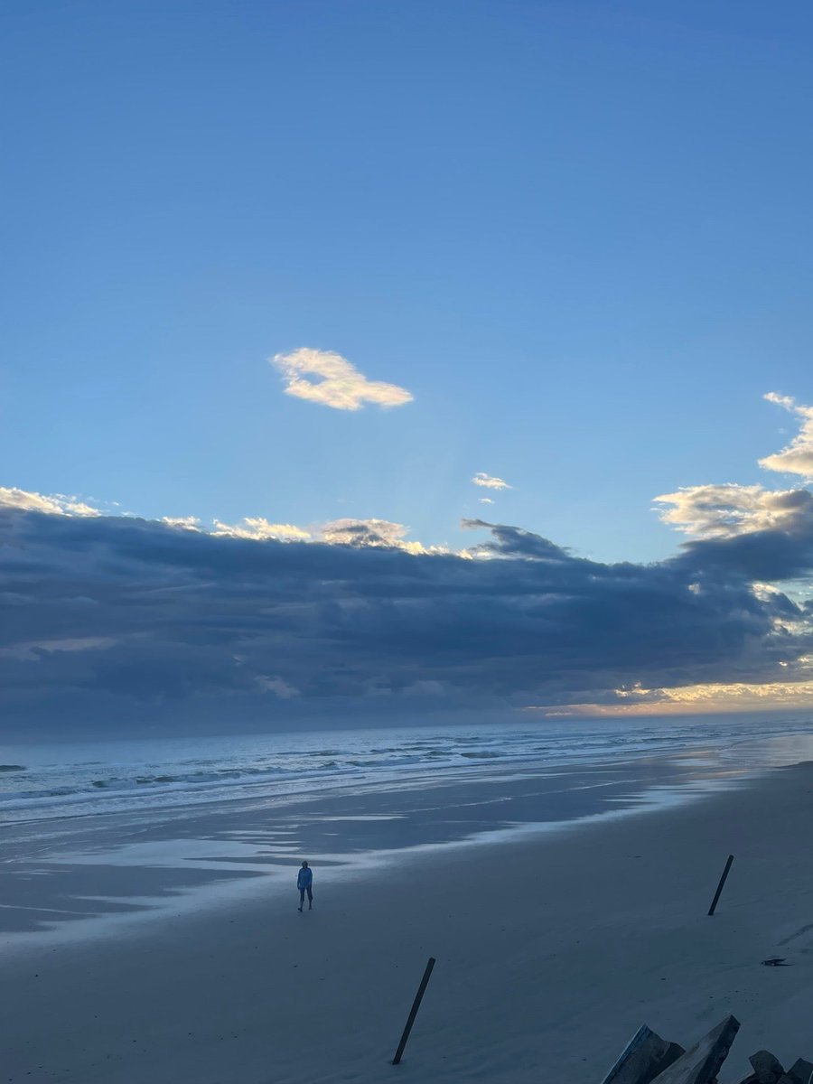 andresfol's tweet photo. I'm at Daytona Beach Shores Beach in Daytona Beach Shores, FL https://t.co/uaBfxN2Aa2 https://t.co/NrqofyyOME