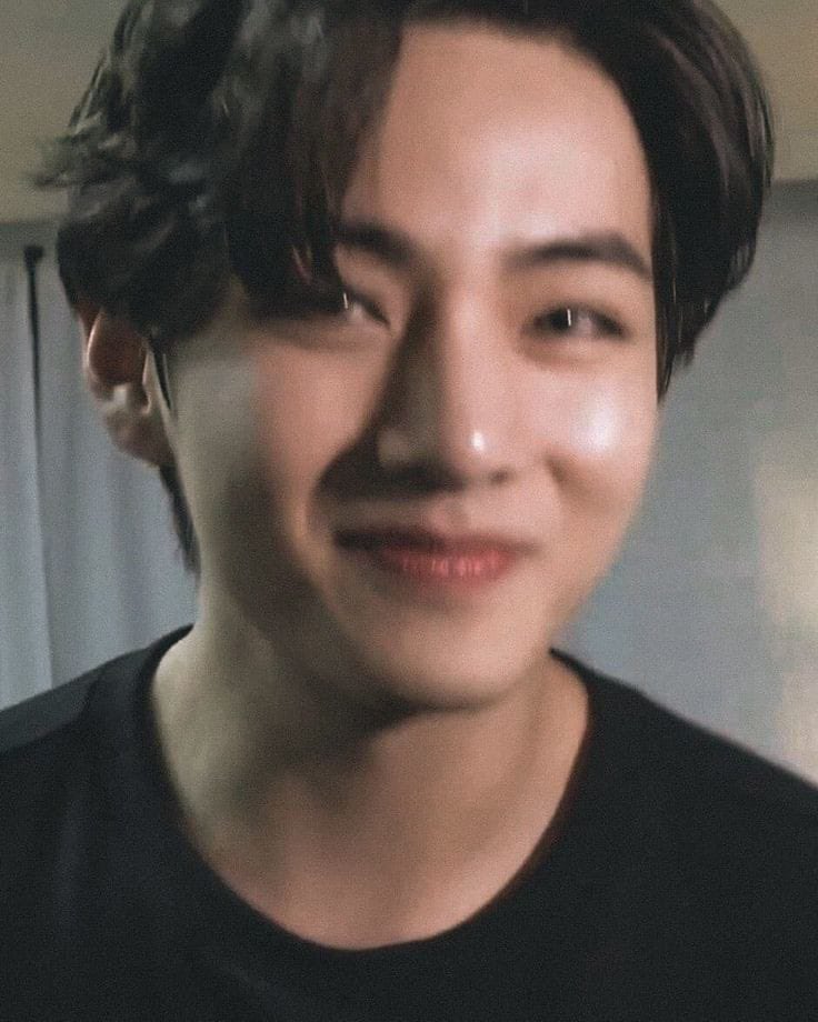 No_Chu17's tweet image. Happy Birthday my beloved🐻💜

#HAPPYVDAY
#HappyBirthdayTaehyung
#TAEHYUNGDAY
#RomanticGentlemanV
#VeautifulPrinceTaehyung
#EraDefiningStarV
#BornIconTaehyung
#WarmComfortInWinterV
#CelestialVocalistV
#OurPurpleEmperorV
#PoeticVanteDay