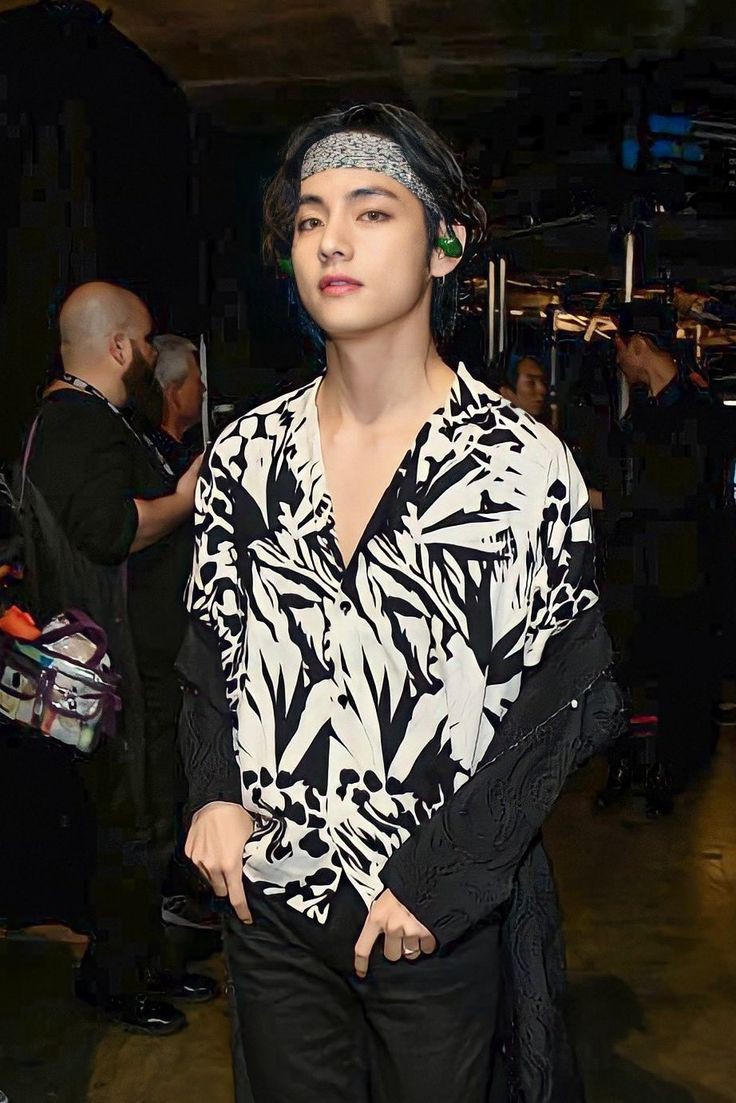 Happy birthday my tiger !! 🥳🍰 Keep on shining, I love you so much 💜💜
#HappyBirthdayTaehyung #HappyTaehyungDay