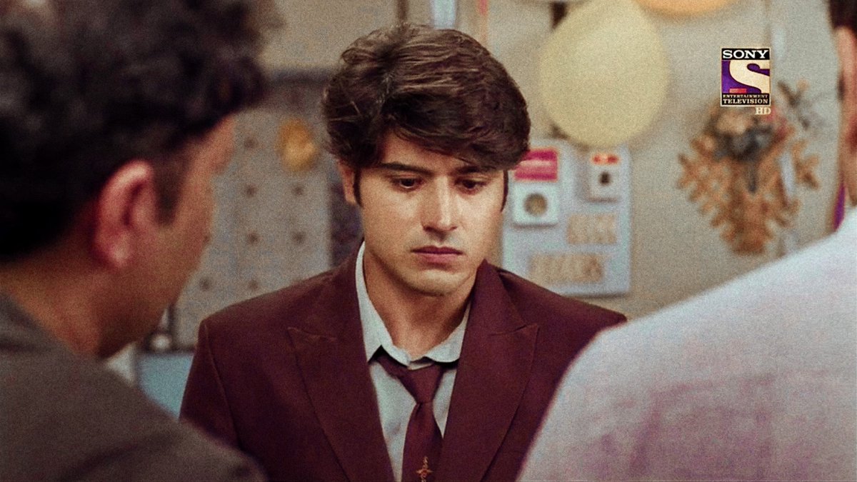 qaagazkikashti's tweet photo. and all the promises were broken that day. writers just rushed #SheJun coz of known reasons. if we really think about it the entire situation could have been handled better by both of them. i dislike how this duo shattered ๐
#YehUnDinonKiBaatHai #yudkbh https://t.co/9GiJikJtAm
