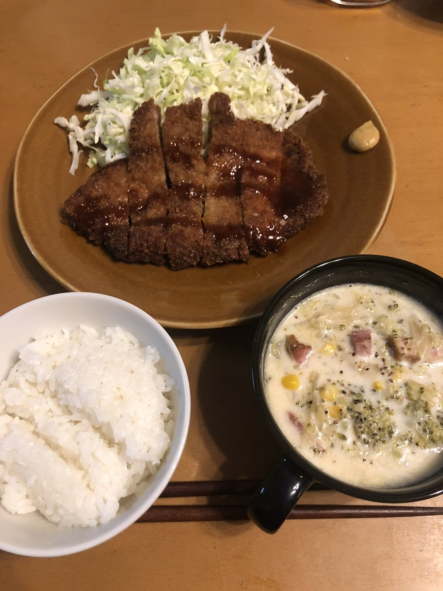 thisiskasan's tweet photo. とんかつと太いキャベツで年末年始の主婦嫁業頑張るぞっと。 https://t.co/05WsLr9IPz
