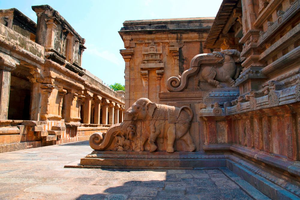 SylverArialdi's tweet photo. Charles dice que es importante volver a los orígenes. Por eso estamos aquí, en el templo de Kali. No he podido evitar llorar al ver de nuevo a @CleoPatra_xDD y a Cedric. Siguen buscando una forma de traer de vuelta a nuestros amigos. Más os vale que volvamos a vernos pronto. https://t.co/OSwn6SIzbh