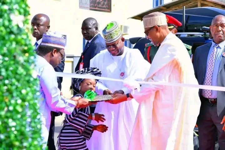 _omoiyaeleran's tweet photo. PMB is in Kogi State:
From the Palace to Reference Hospital and Agassa Road.
Then Ganaja Bridge, Model School and Civic Centre.
#GYBisWorking
#GYBDoingMore
#KogiRising
#Gyblegacies @OfficialGYBKogi https://t.co/KwbB6CECJe