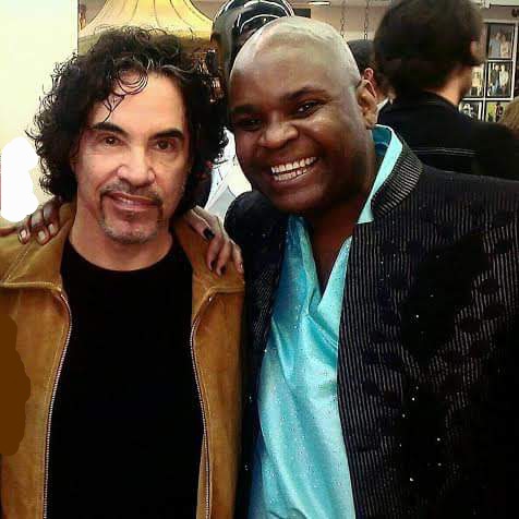 blackneildiamon's tweet photo. @halloates @realdarylhall @JohnOates @BitterEndNYC That time I met John Oates after my show tho🤘🏾 https://t.co/OXFCHw231O