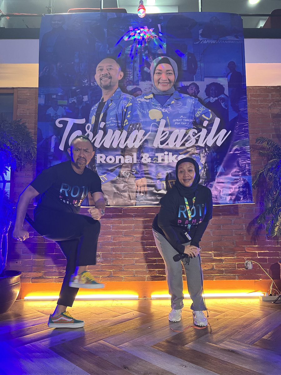 JAK101fm's tweet photo. TERIMA KASIH ROTI 14 tahun yang sangat berarti💙💙💙 #RotiPamit #Jak101 #GreatThings https://t.co/gIMoH9l8C1