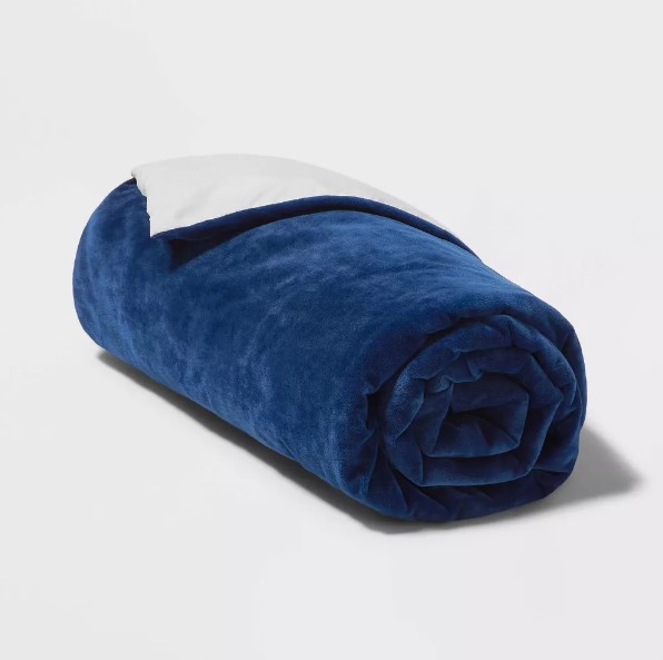 AskTarget's tweet image. #ProductRecall: Target recalls Pillowfort™ Weighted Blankets due to an asphyxiation hazard. Return to Target store for refund or contact Target for a prepaid return label. Questions? Contact Target at 800-440-0680 from 7 a.m. to 10 p.m. CT. More info at tgt.biz/w7l2ch